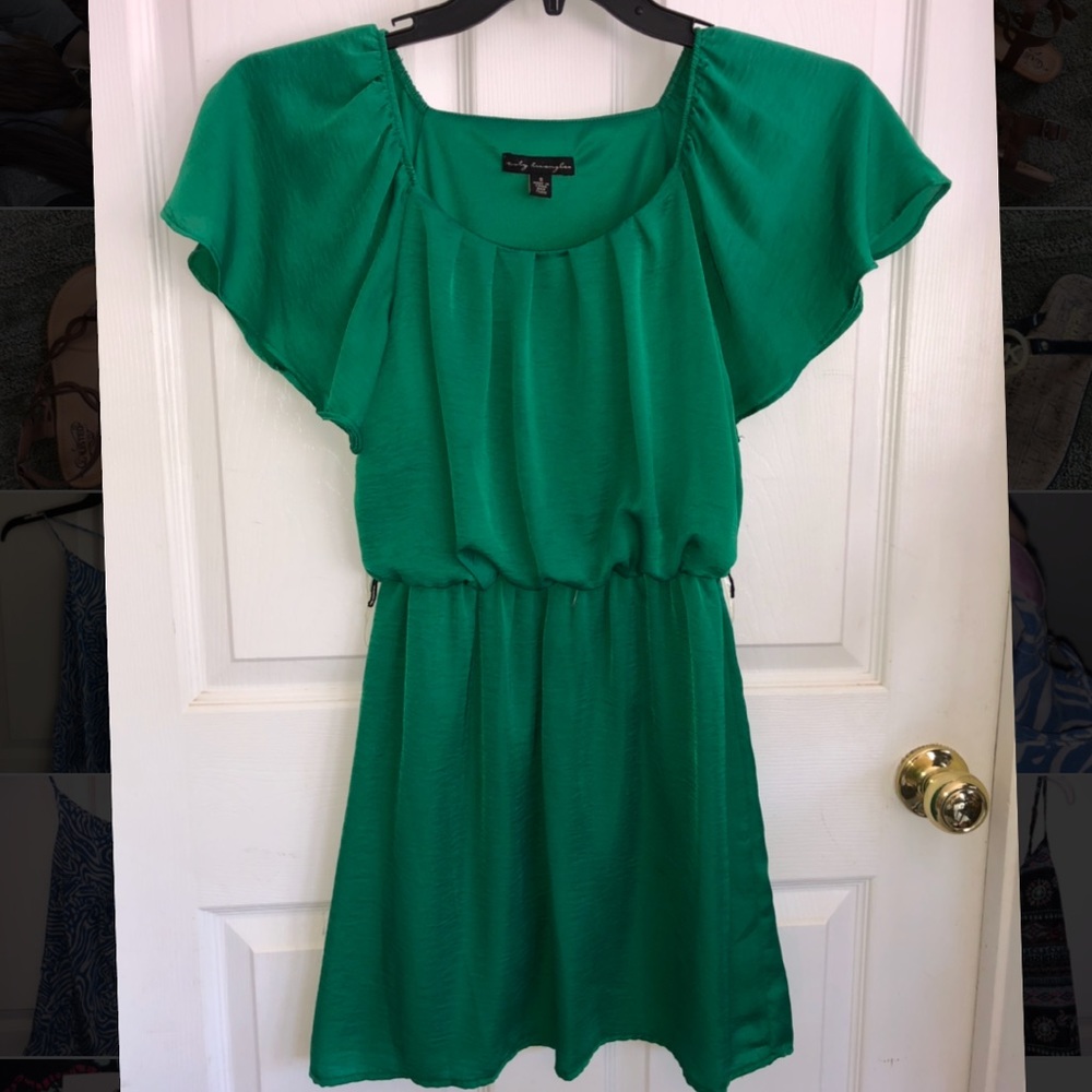 Green sundress flare sleeves